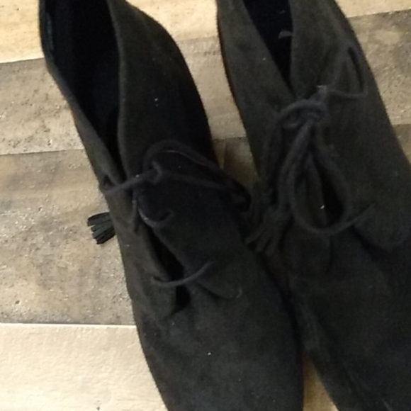 Shoes - Picture 5 of 7